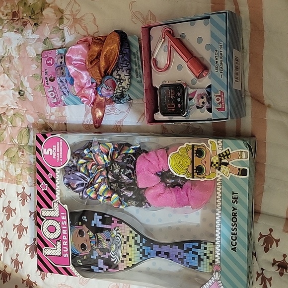 Lol 5pc. Brush and scrunchie set, hair ties, watch and flashlight light - Picture 3 of 3
